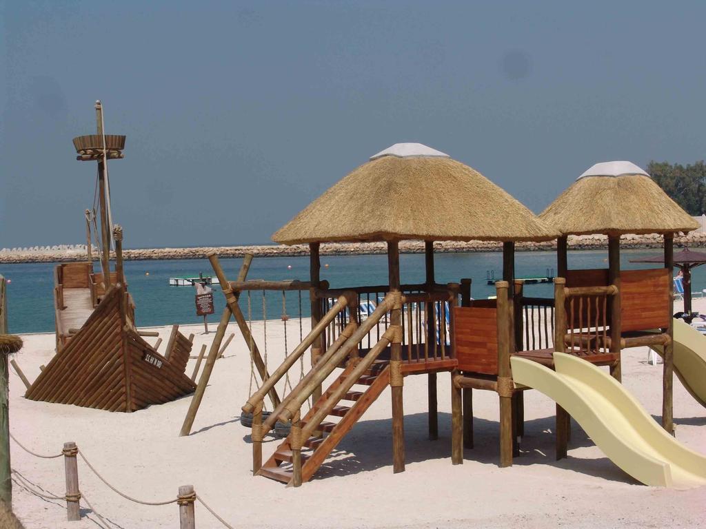 Radisson Blu Resort, Шарджа Экстерьер фото Playground at the beach