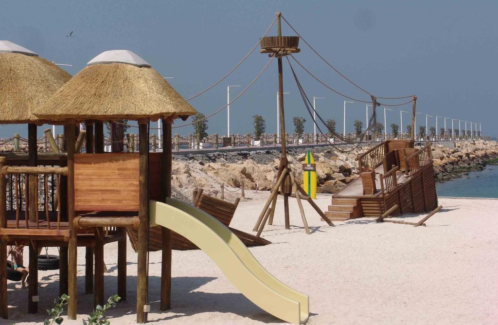 Radisson Blu Resort, Шарджа Экстерьер фото The beach at Al Reef Village
