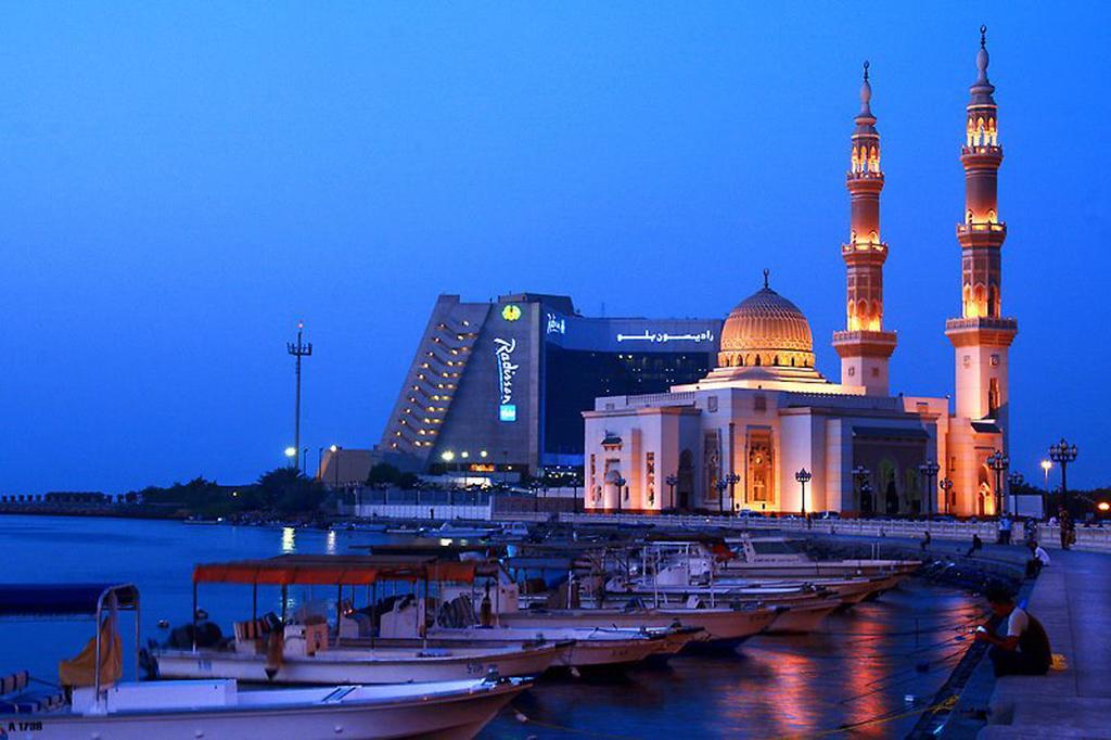 Radisson Blu Resort, Шарджа Экстерьер фото The Grand Mosque in Al-Shaqra