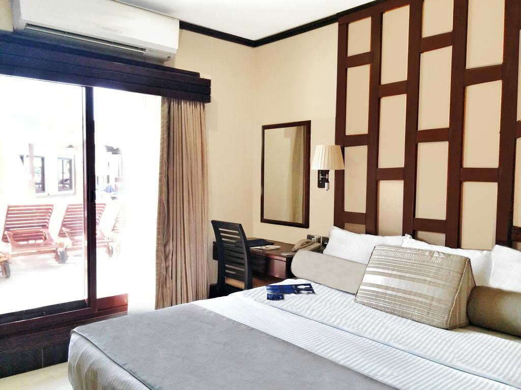 Radisson Blu Resort, Шарджа Экстерьер фото Deluxe Room