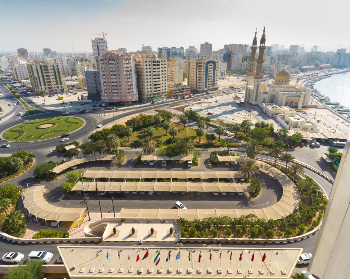 Radisson Blu Resort, Шарджа Экстерьер фото Al Naboodah Roundabout