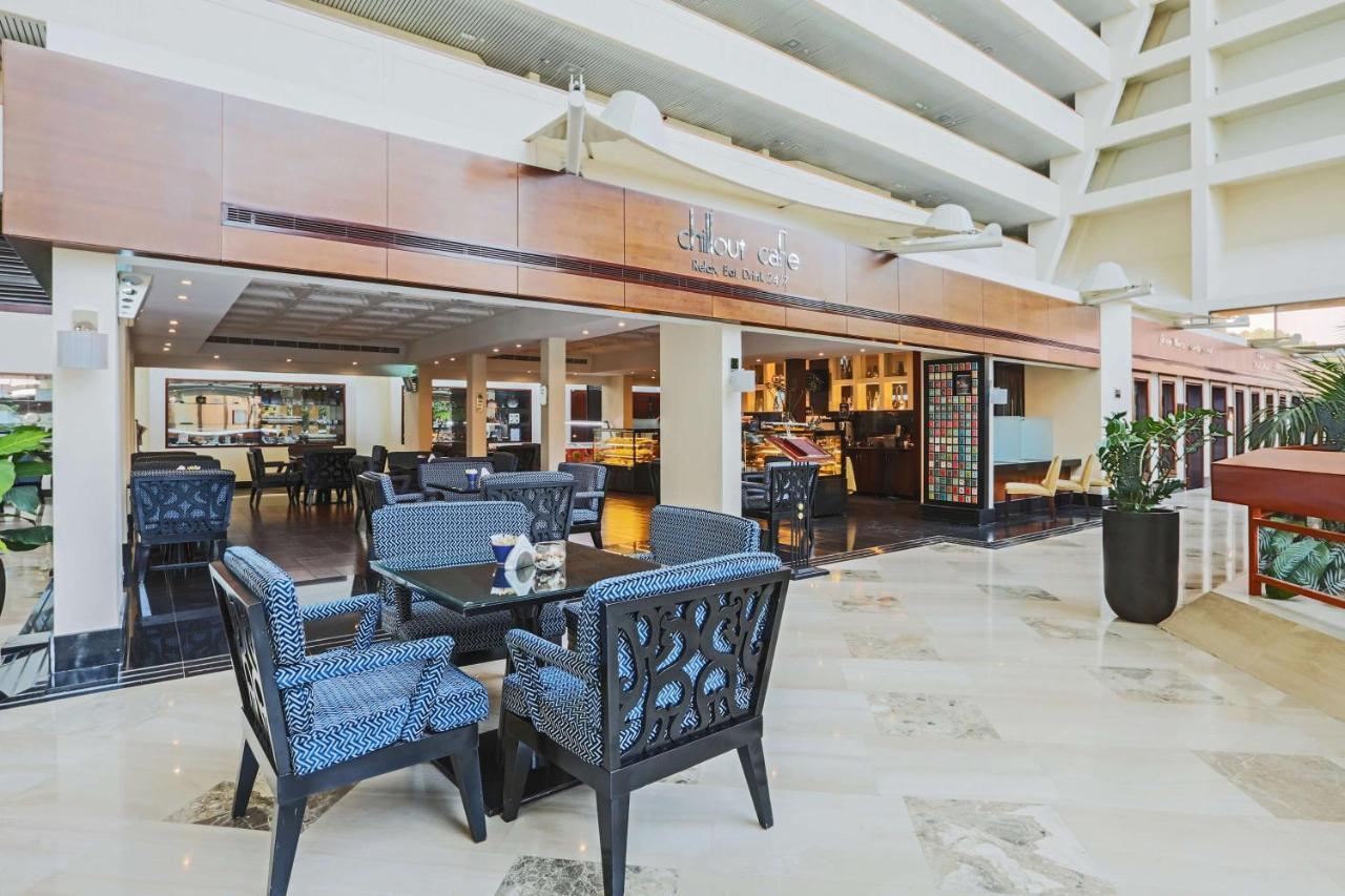 Radisson Blu Resort, Шарджа Экстерьер фото Lobby