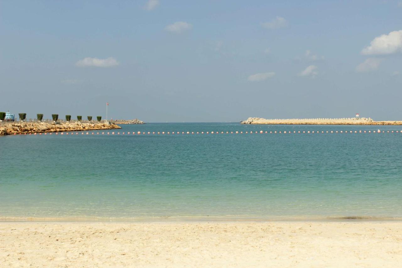 Radisson Blu Resort, Шарджа Экстерьер фото The beach at the resort