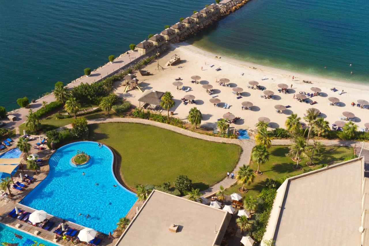 Radisson Blu Resort, Шарджа Экстерьер фото Aerial view of the beach