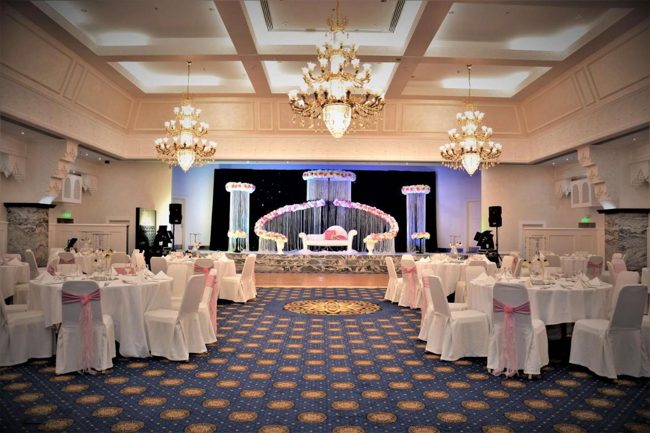 Radisson Blu Resort, Шарджа Экстерьер фото The ballroom